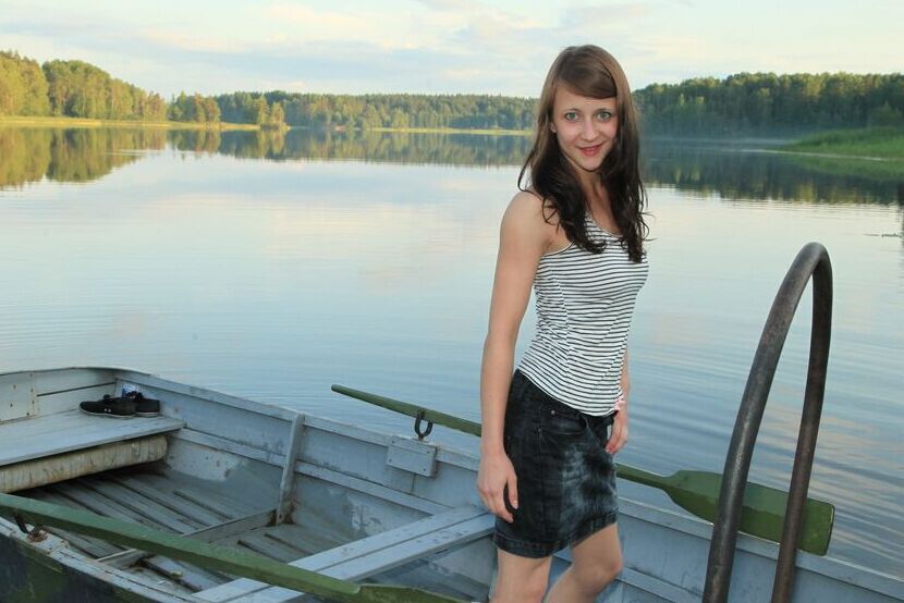 20P Calm afternoon, lake with warm water, bird song in the air Nothing else needed