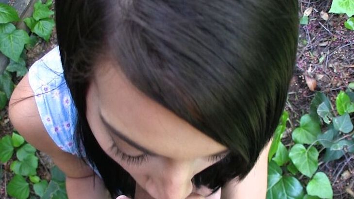 16P Sexo anal al aire libre con la joven morena Mia Hurley en primer plano