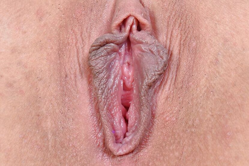 16P Latina first timer Mila Jade exposing shaved pussy and clitoris outdoors