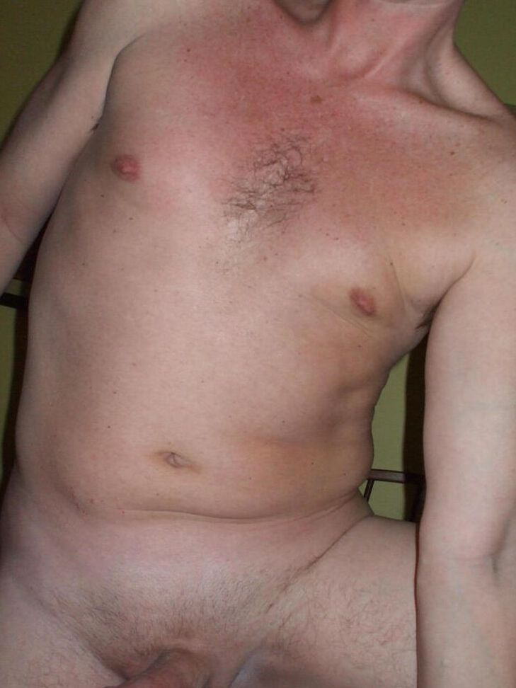 20P Peituda senhora de meia-idade Busty Bliss dá um footjob e um boquete nua