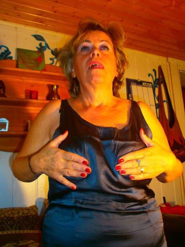 20P Aged amateur Caro pulls out her large breasts while reading a book in glasses