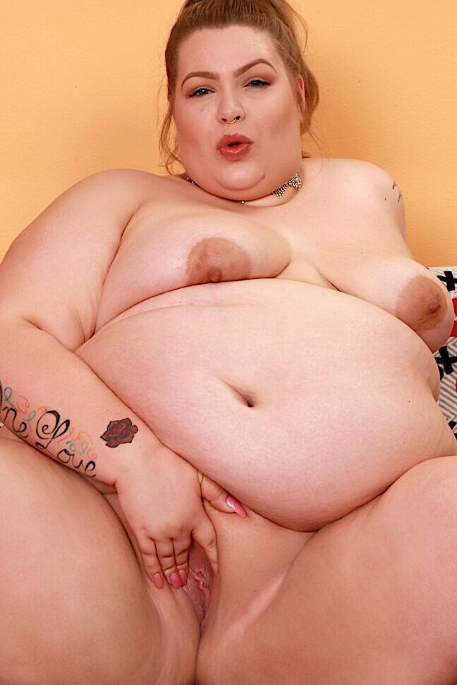 16P Baby Doll BBW obesa se quita la lencería rosa para modelar completamente desnuda