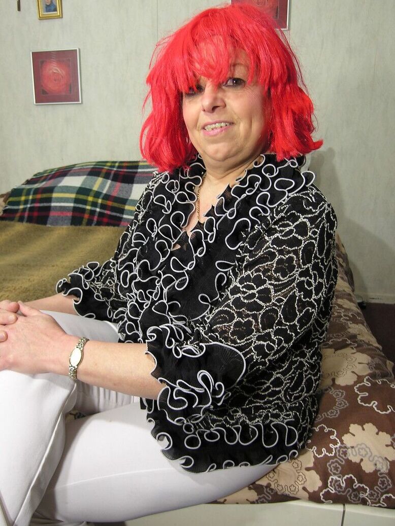 21P Red haired mature Coosje exposes her hard nips and plays with rubber dildo