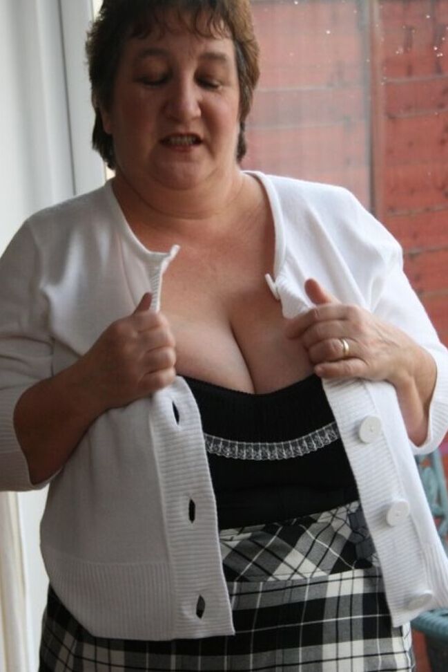 16P MILFBBWCon curvasTetas GrandesVoluptuosaGrande