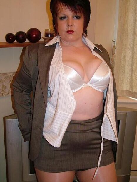 16P BBWCurvyGros seinsMILFRoyaume-UniBasSoloJouets sexuelsCougarGros culBrunettes