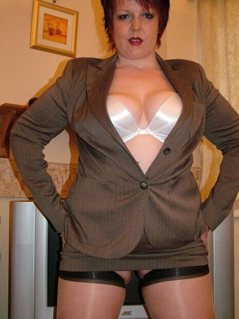16P BBWCurvyGros seinsMILFRoyaume-UniBasSoloJouets sexuelsCougarGros culBrunettes