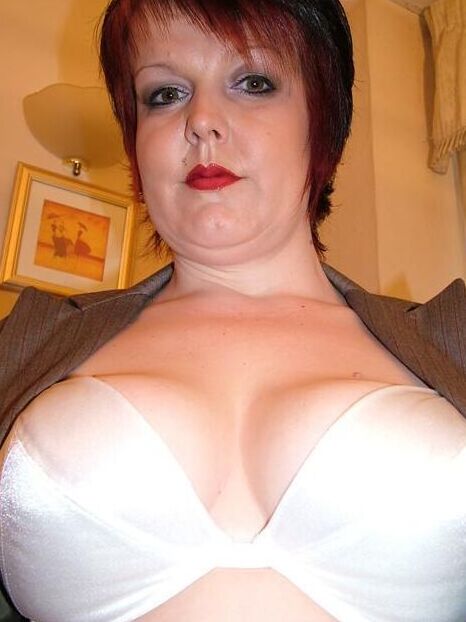 16P BBWCurvyGros seinsMILFRoyaume-UniBasSoloJouets sexuelsCougarGros culBrunettes