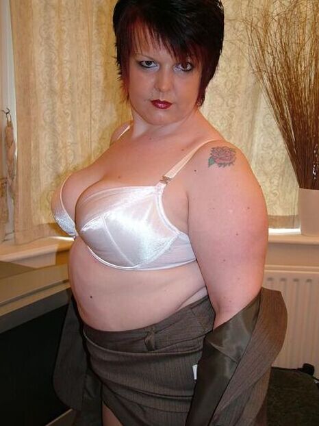 16P BBWCurvyGros seinsMILFRoyaume-UniBasSoloJouets sexuelsCougarGros culBrunettes