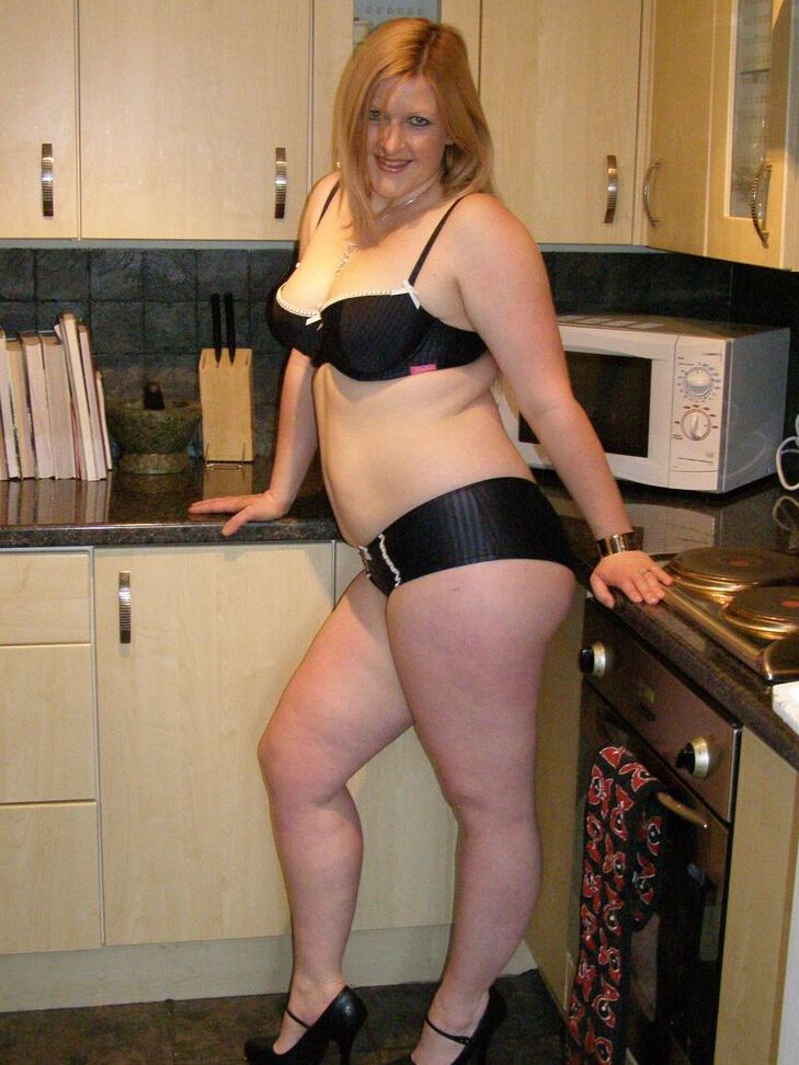 16P MILFBig AssVereinigtes KönigreichReifeSchlankBlondinenSoloStripteaseHigh HeelsDessousAnal