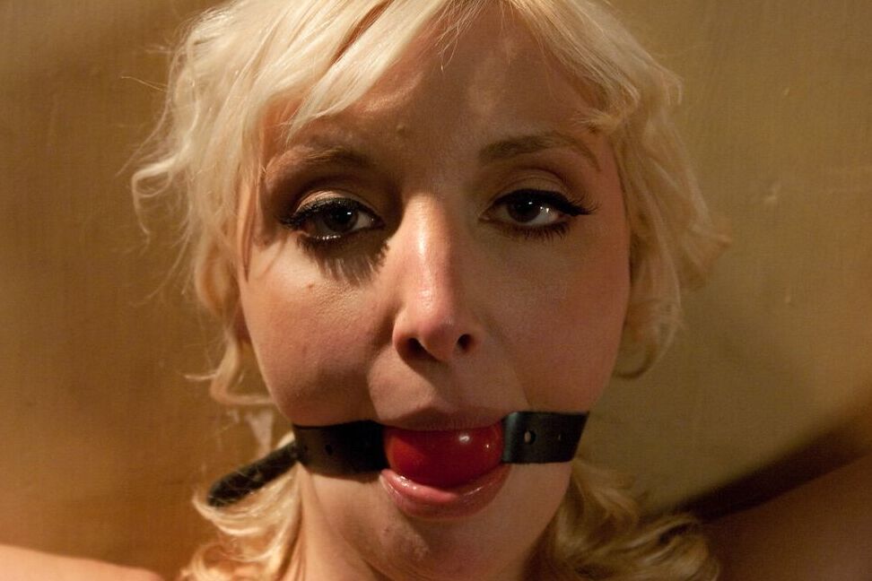 21P 巨大なジャグを持つ美女、ジャガー・ジョーダンが縛られたまま乳首を拷問される