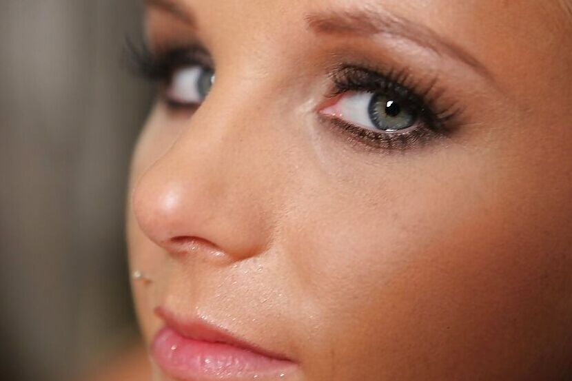 16P European blondie with a pretty face Barbie White is undressing