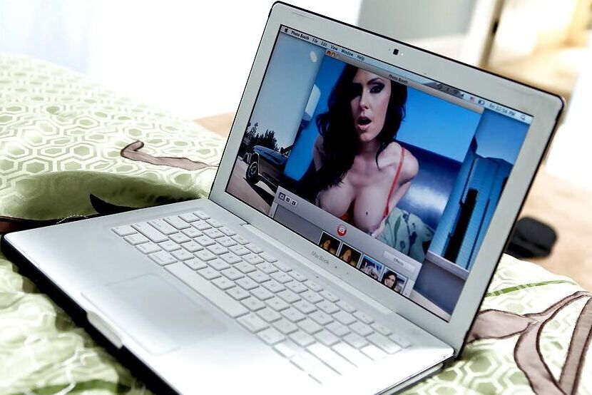 16P Esposa deslumbrante com peitos lindos Jessica Jaymes fodeu hardcore