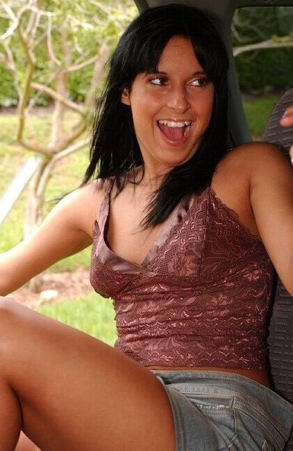 16P Cutie cachonda hace una mamada ferviente con lamiendo bolas en una erección gruesa