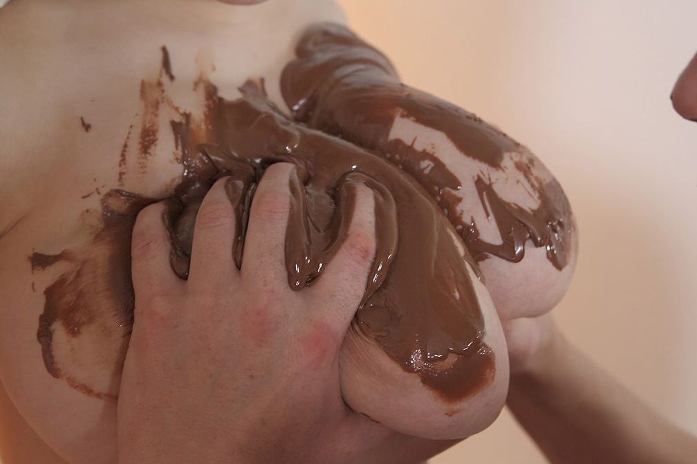 15P Busty Buffy covers huge tits with chocolate while giving a blowjob