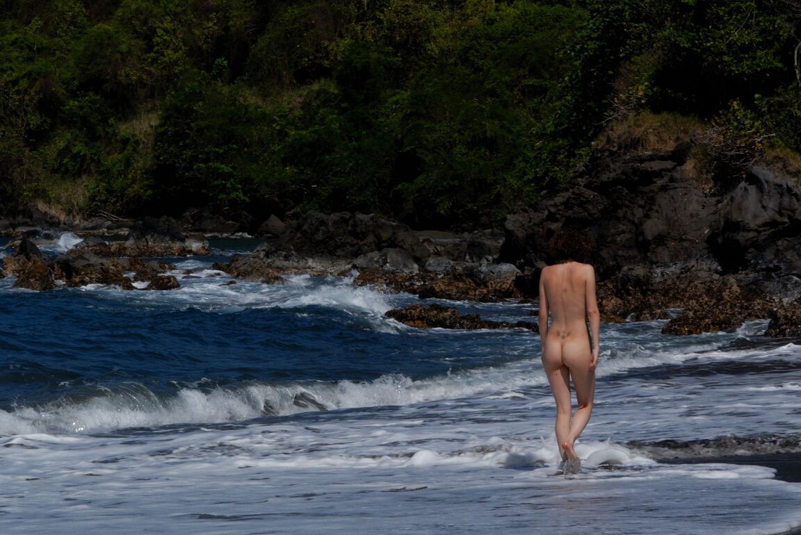 16P Louis De Mirabert Thin Liana an einem karibischen Strand