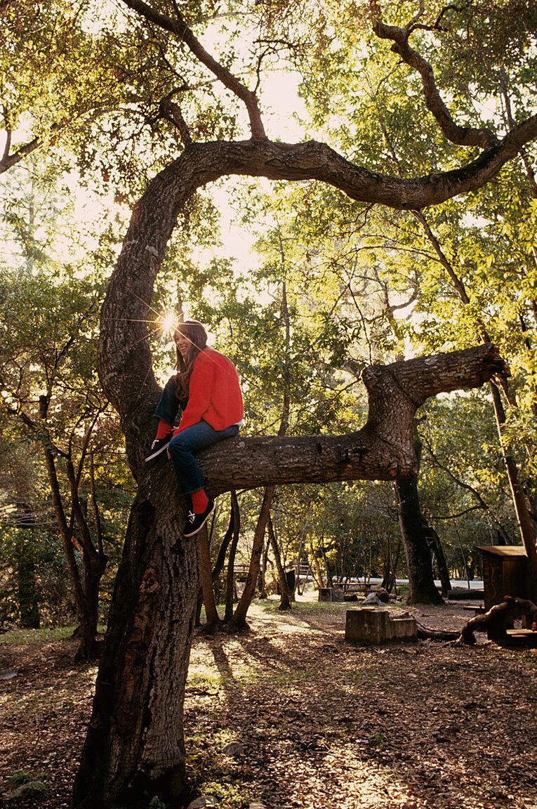 Debbie Hooper, mannequin rousse 12P, révèle ses incroyables juggs lors d'une séance photo d'automne