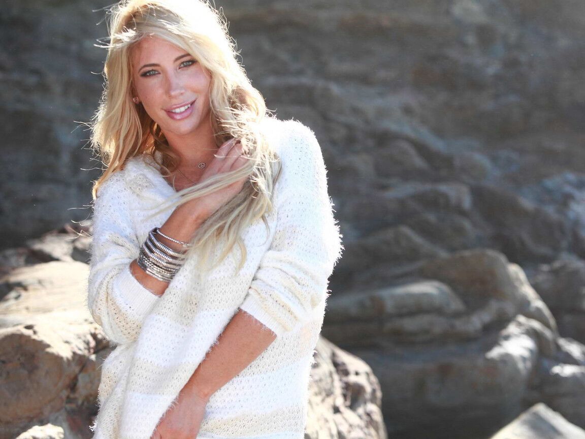 12P Chica sexy de Cali muestra su increíble belleza en la playa