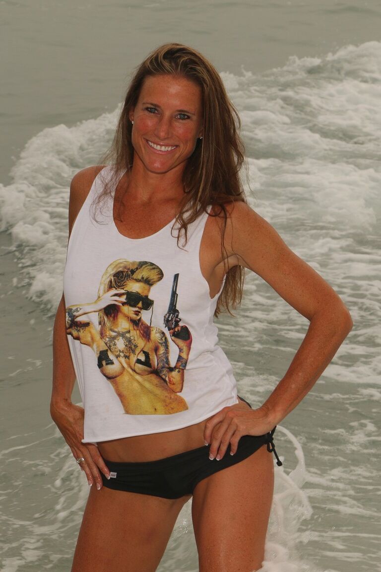 21P Leggy MILF Sofie Marie showing off her tiny breasts and sexy clit on the beach