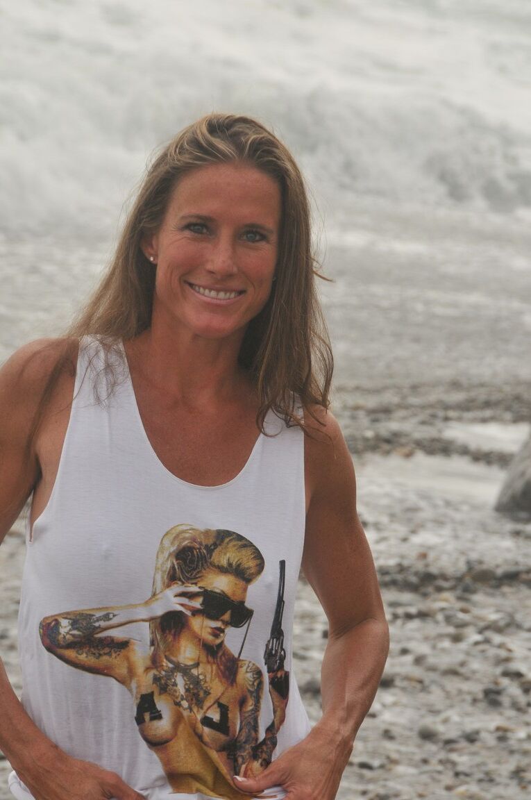 21P Leggy MILF Sofie Marie showing off her tiny breasts and sexy clit on the beach
