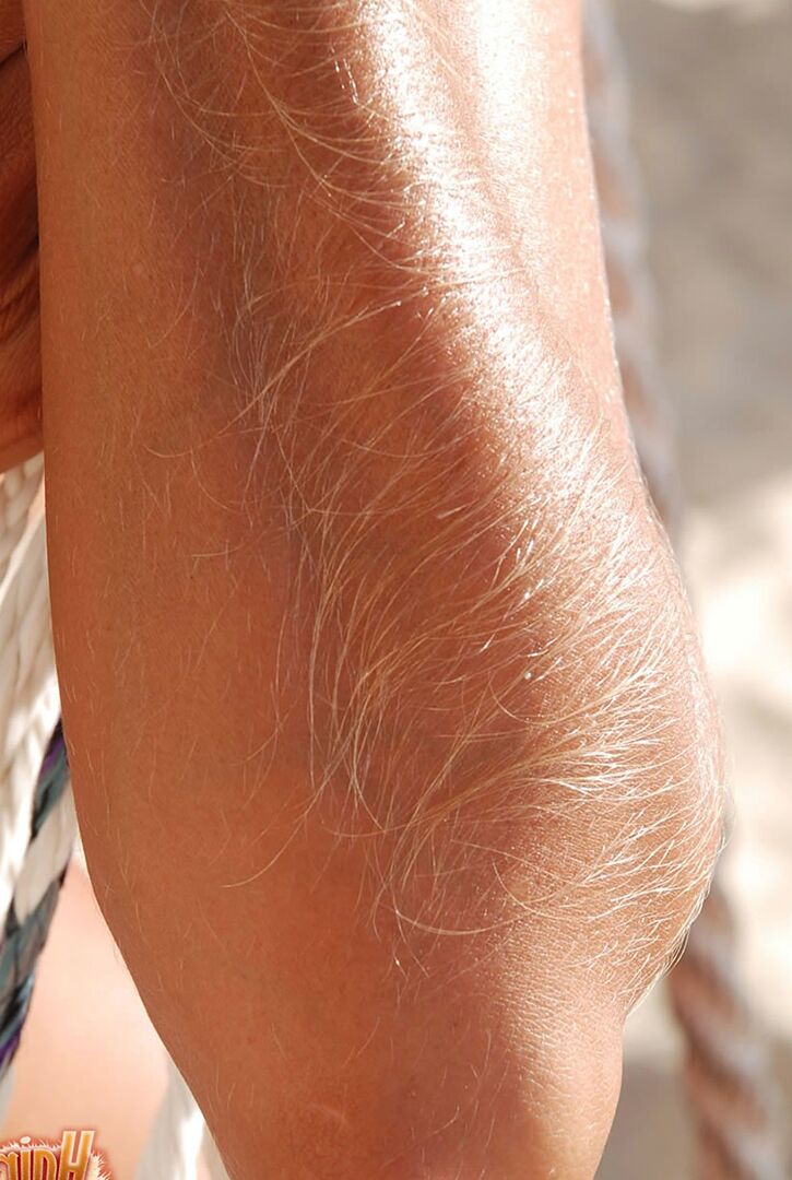 15P Amateur model Lori Anderson shows her hairy arms in a bikini and sunglasses