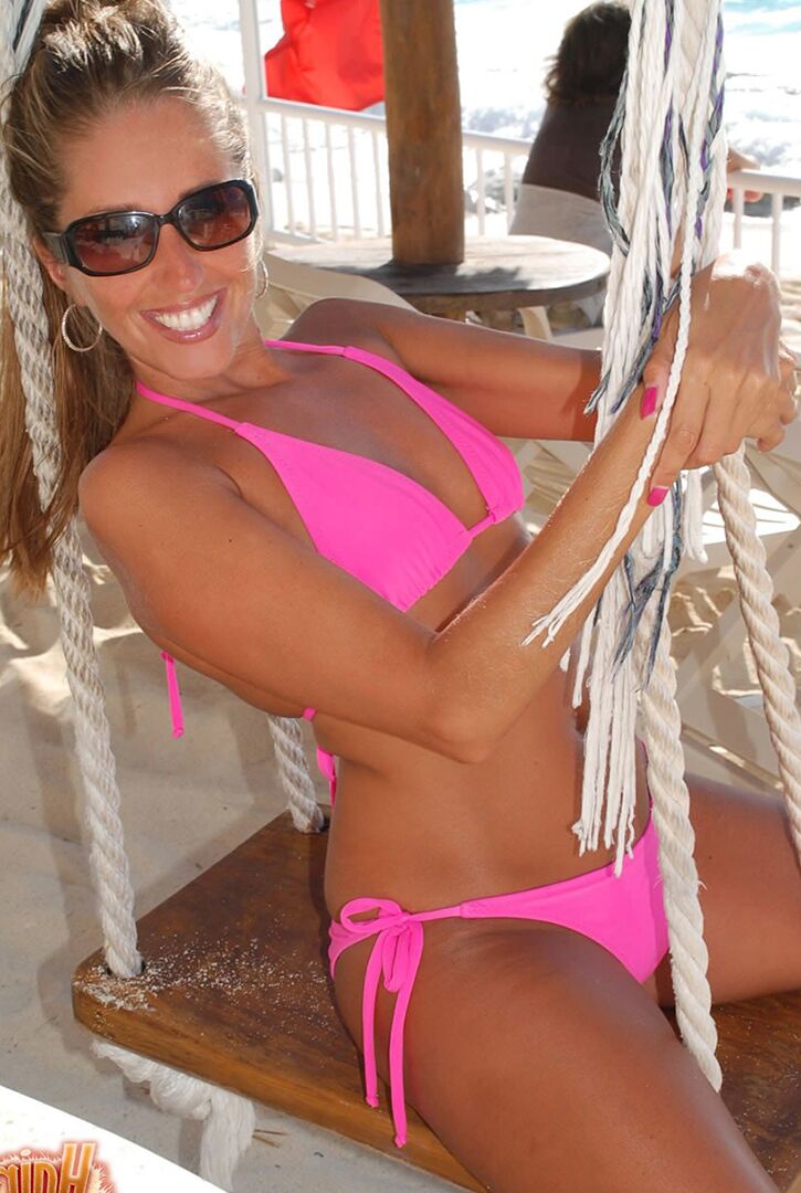 15P Amateur model Lori Anderson shows her hairy arms in a bikini and sunglasses