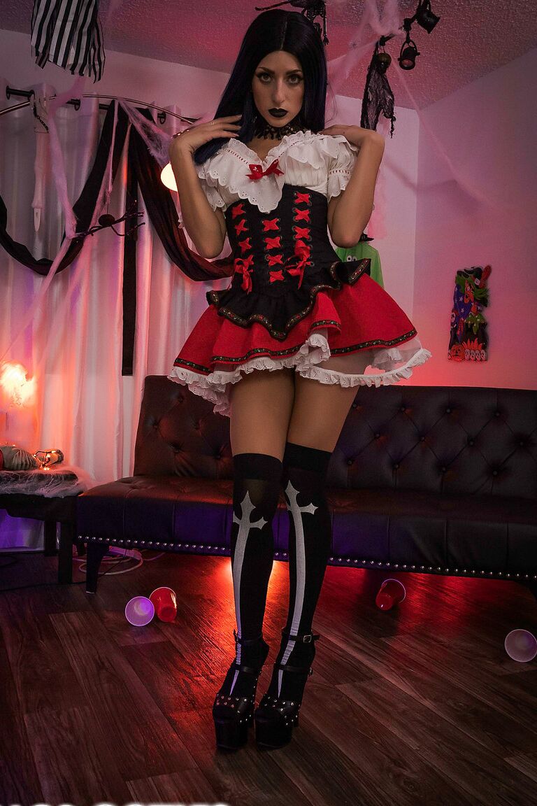 17P Kinky bitch in sexy costume Nikki Knightly bends over and shows her booty