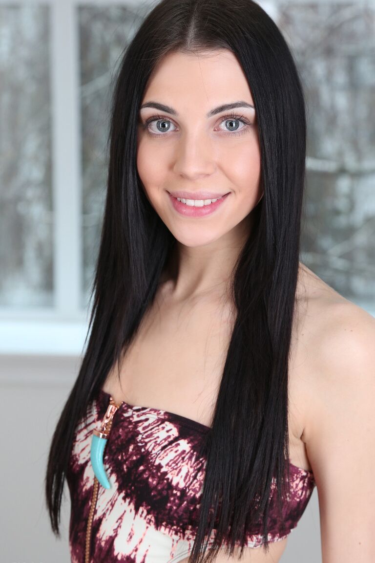 21P Dark haired babe with beautiful eyes Amy Light poses naked in a solo