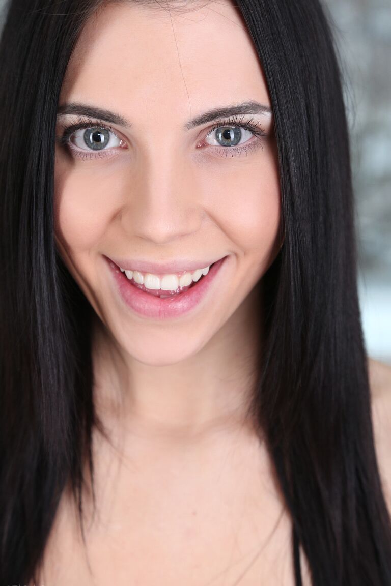 21P Dark haired babe with beautiful eyes Amy Light poses naked in a solo