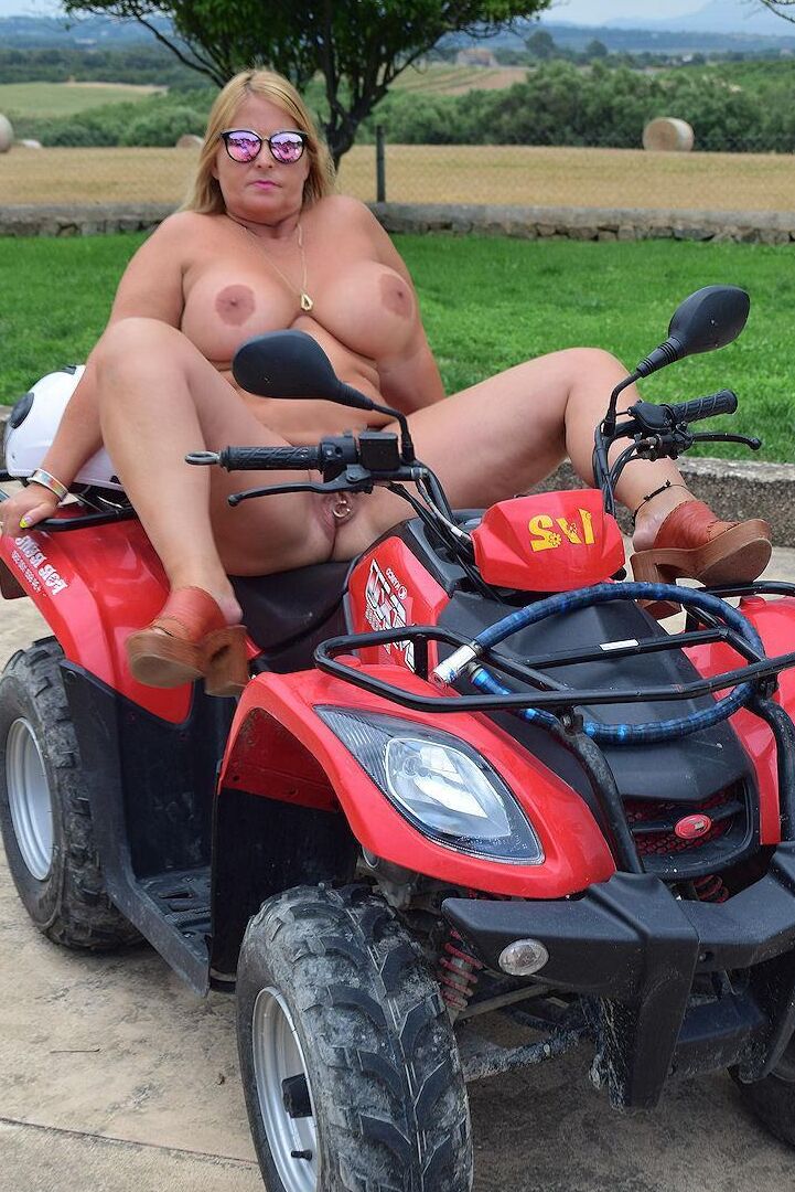 20P Older BBW Nude Chrissy goes four wheeling while butt naked in shades
