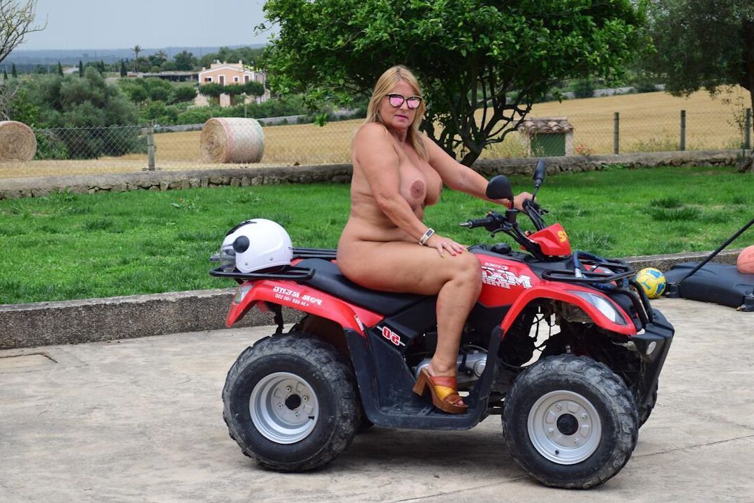 20P Older BBW Nude Chrissy goes four wheeling while butt naked in shades