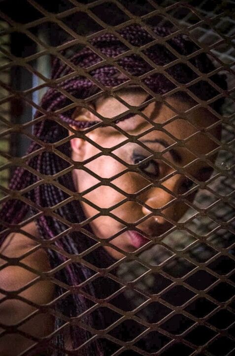 16P Mujer sujeta tiene ronchas en el culo después de ser brutalmente azotada