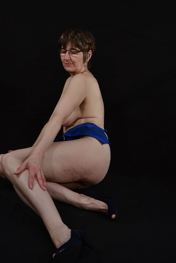 16P MaduraMaduraMILFPetiteEuropeiaMorenasÓculosAlto