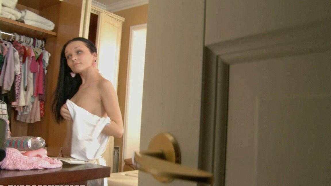 14P Junge Brünette mit vollen Brüsten hat Sex mit ihrem Masseur
