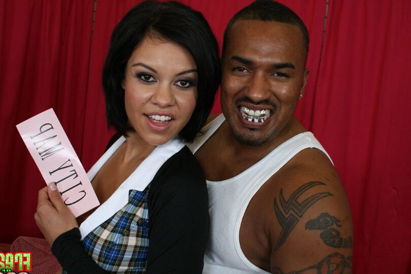 16P La jeune Ruby Knox rencontre un mec sexy avec un énorme schlong