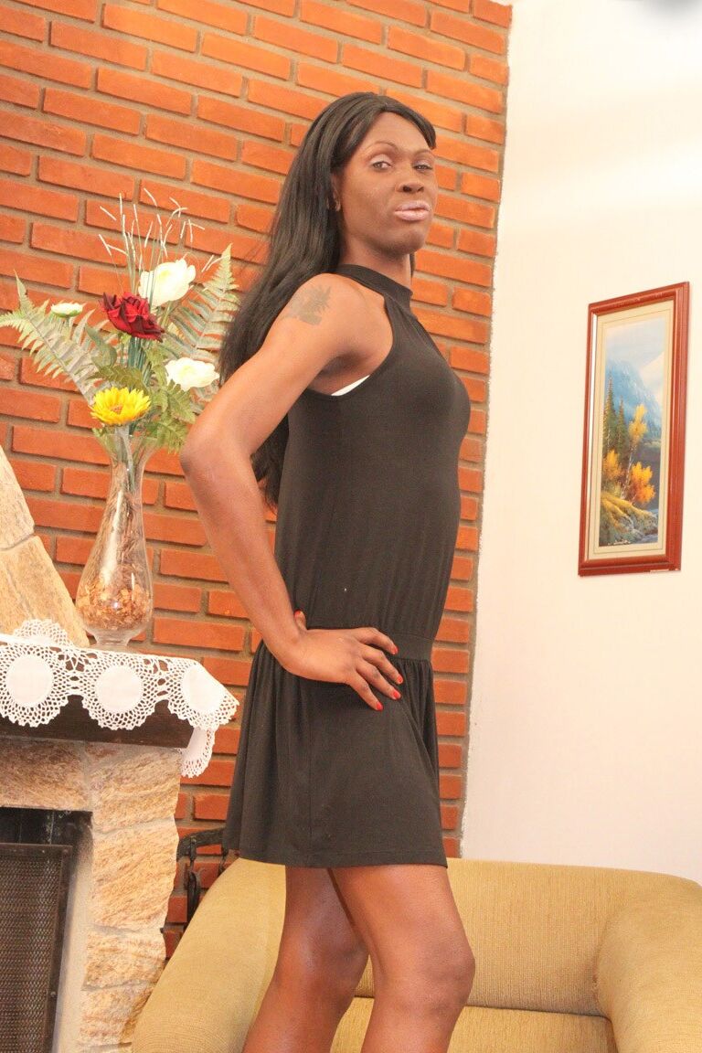 16P Negra TGirls Maya Schneider