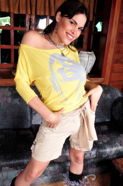 12P tgirl irresistível posando sua bunda gostosa