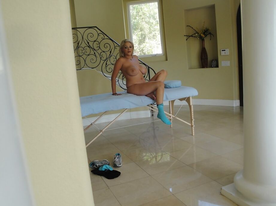 15P Loira peituda gata Kathy Cox cenas reais de nudez solo de maneiras sensuais