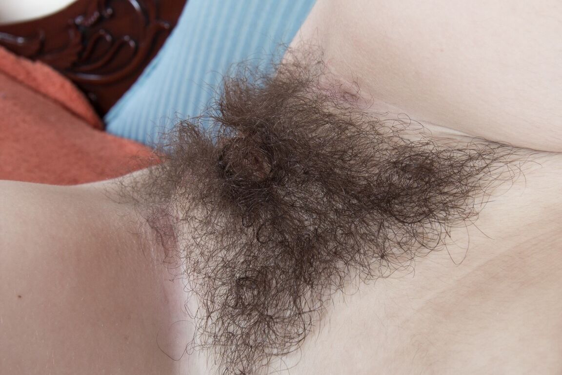 11P Sweetie Fioryna proudly shows her hairy bush during the striptease session