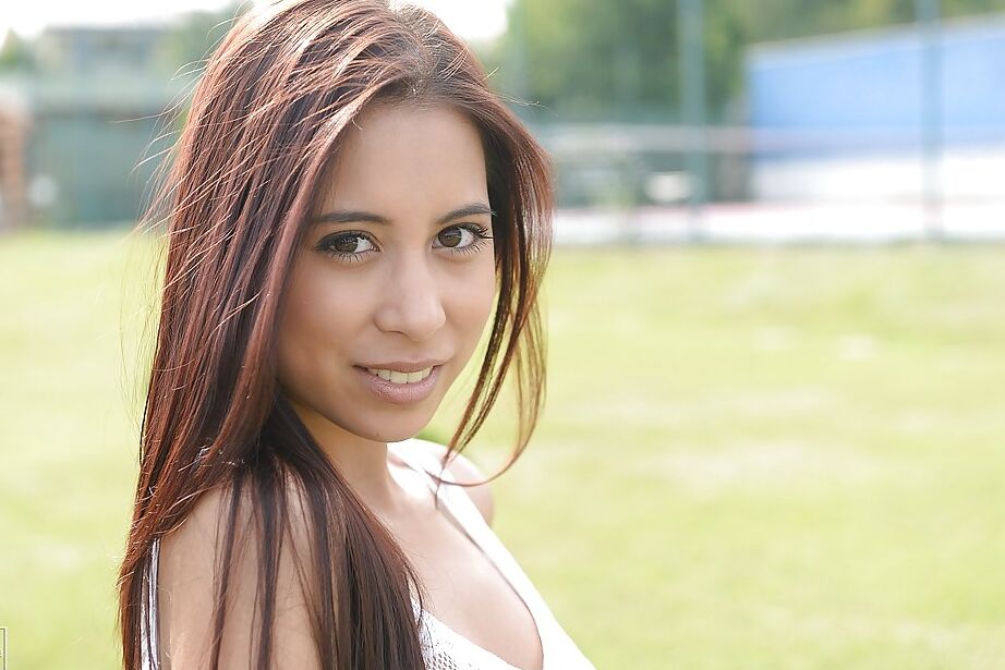 16P Sessão de masturbação com uma estrela pornográfica europeia Paula Shy