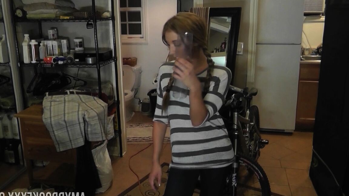 17P Hottie Amy Brooke gives a BJ & feeds herself with warm cum in the kitchen