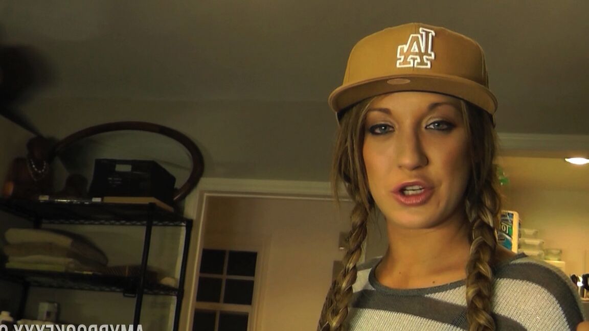 17P Hottie Amy Brooke gives a BJ & feeds herself with warm cum in the kitchen