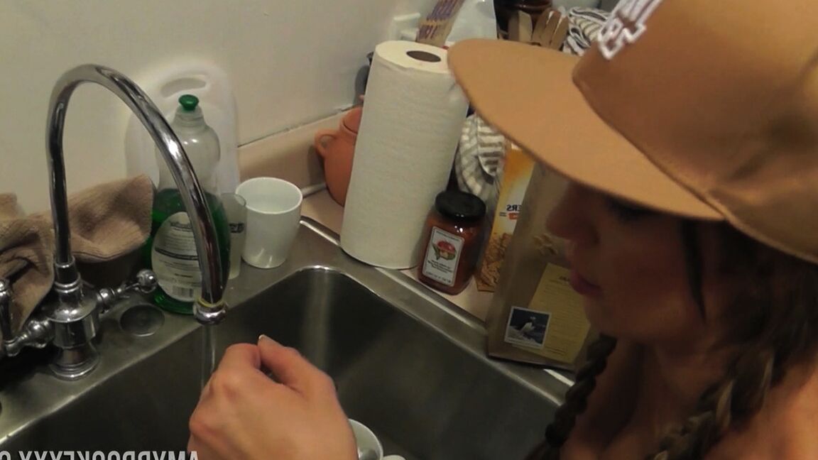 17P Hottie Amy Brooke gives a BJ & feeds herself with warm cum in the kitchen