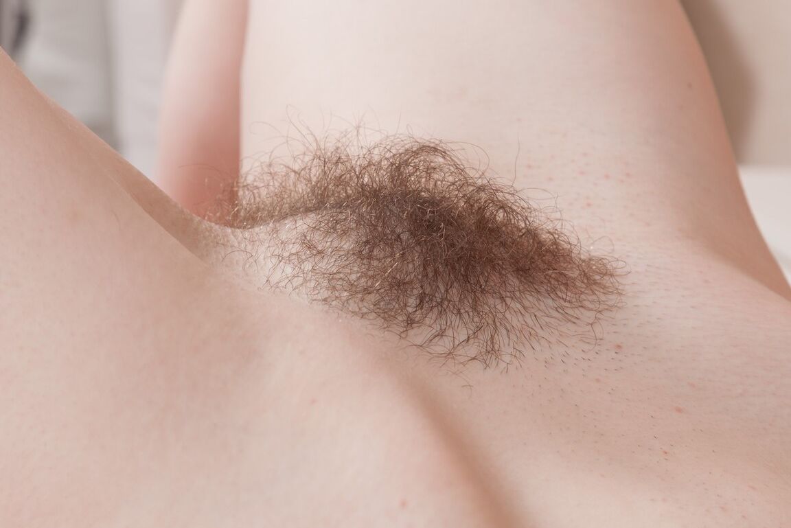 13P Das wundervolle Amateurbaby Veranika Allioni hat sich nie die Vagina rasiert