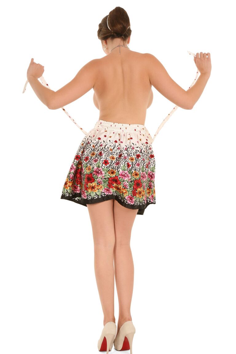 12P Big tit Conny tira o vestido de verão e esfrega sua vagina deliciosa