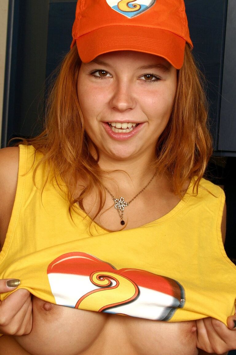 20P Hot adolescente Carolina brinca sua buceta com tesão com um vibrador