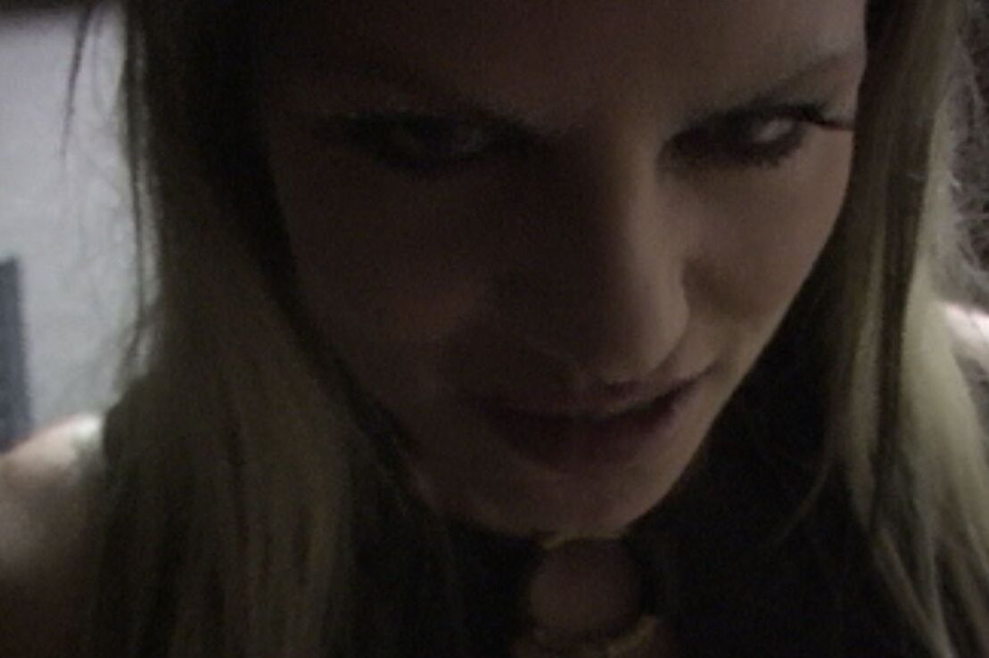 14P esposa loira descarada Kelly Madison libera suas tetas