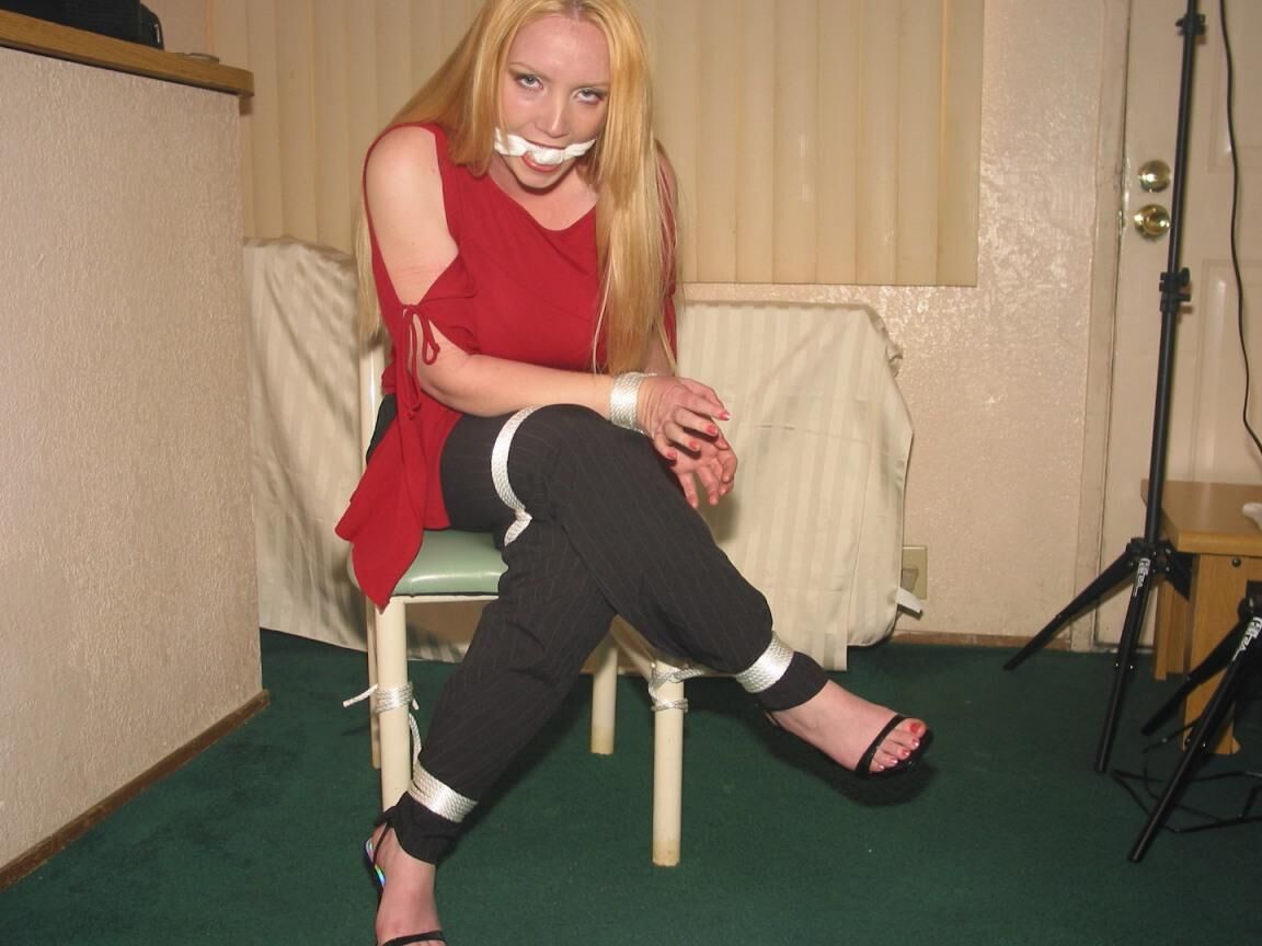 13P Bondage Atado Bondage Diversión con Esposa Rubia Caliente