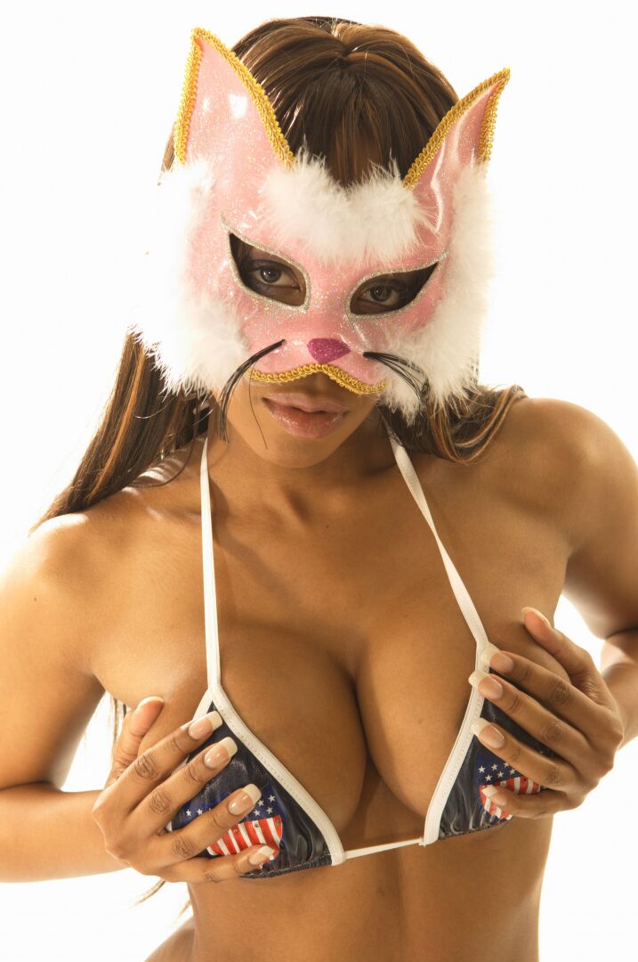 19P 巨乳黒檀子猫黒檀の女神が目を覚まして警備員とセックス