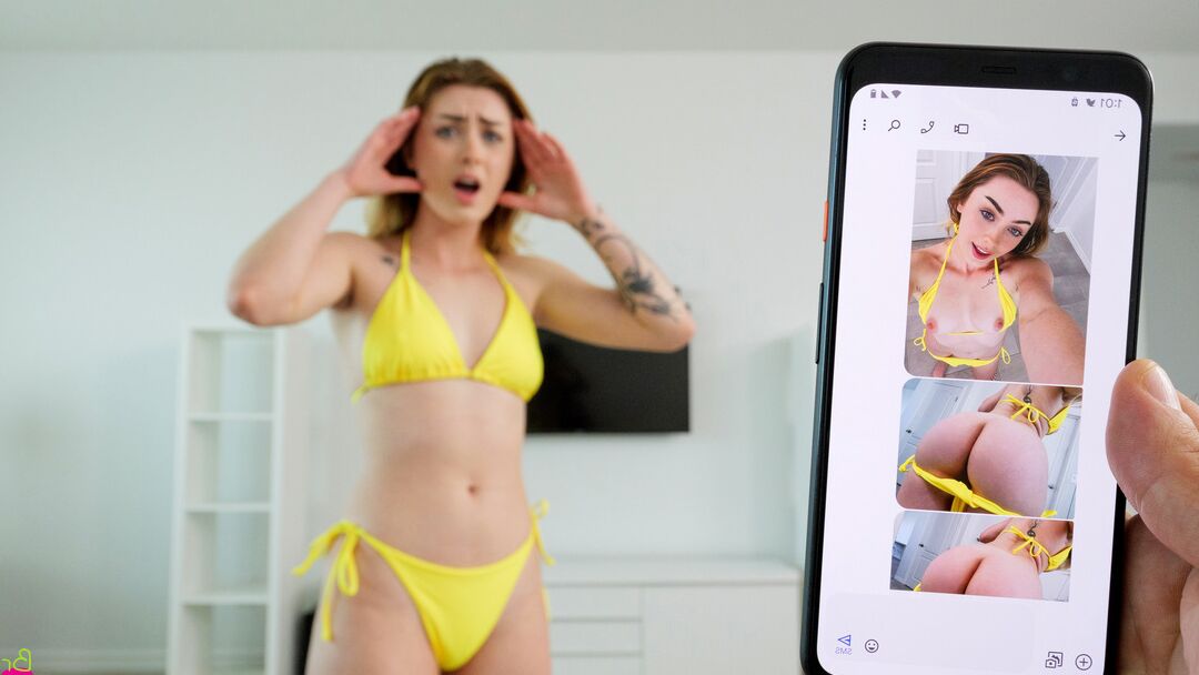 13P Ruby Redbottom está amando seu corpo gostoso de verão Usando seu telefone celular, ela