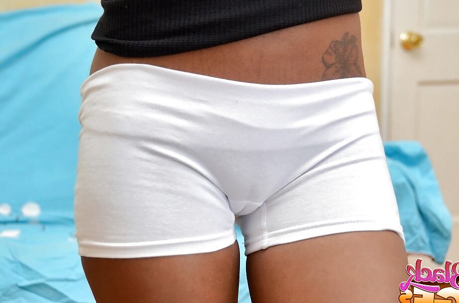 12P Ebony adolescente com bunda incrível Brie Dawn lindos momentos de solo privado